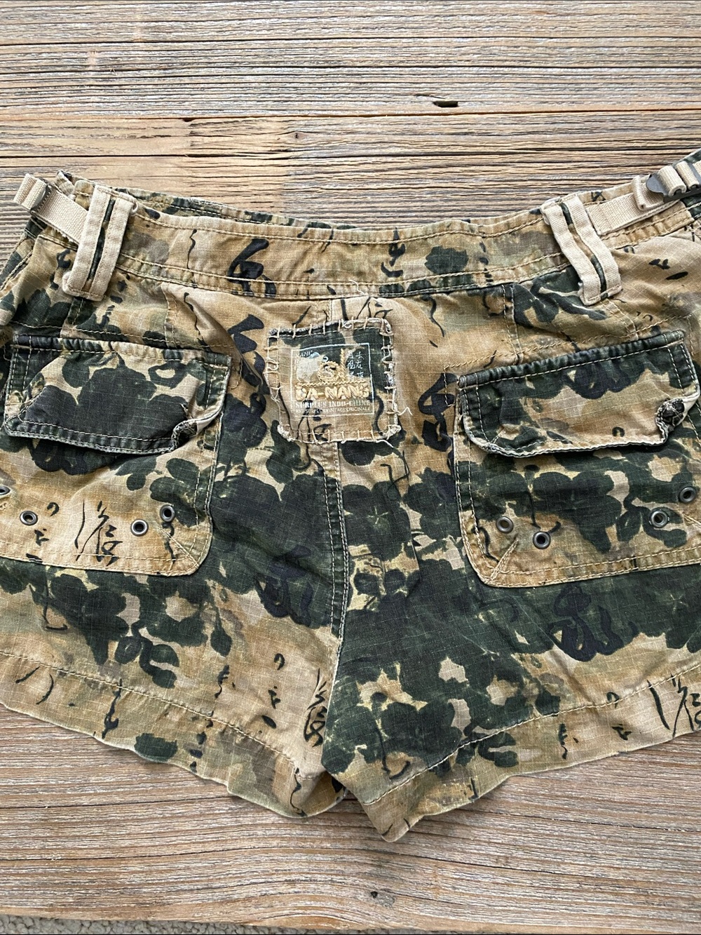 Vintage (Y2K) Da-Nang Surplus Style Camo Cargo Shorts. M. - Picture 2 of 10